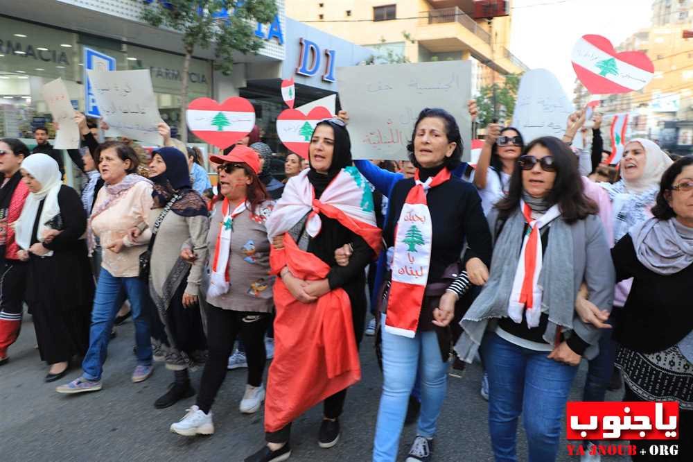 مسيرة نسائية في صور إلى مقر المحكمة الجعفرية وفرع مصرف لبنان