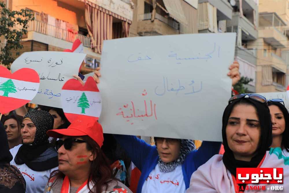 مسيرة نسائية في صور إلى مقر المحكمة الجعفرية وفرع مصرف لبنان