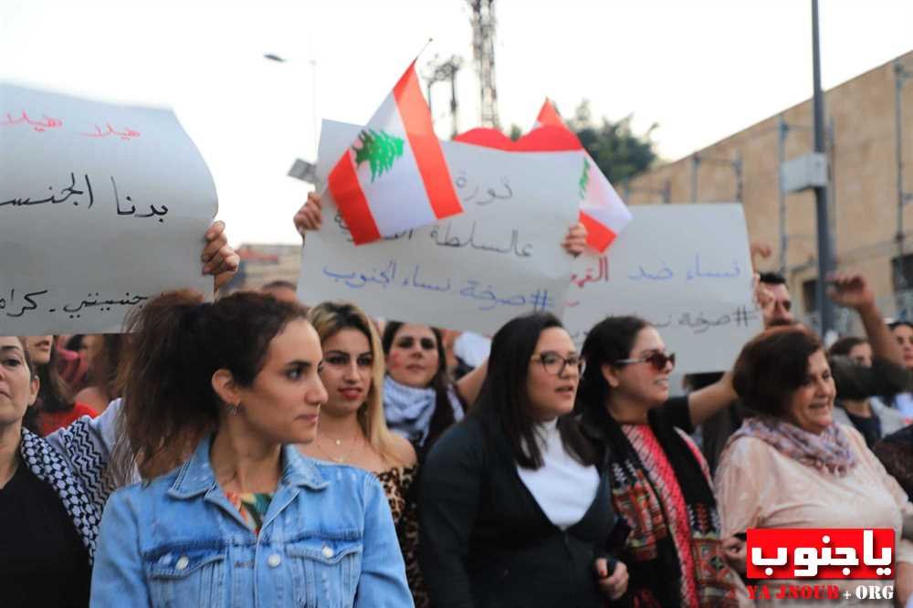 مسيرة نسائية في صور إلى مقر المحكمة الجعفرية وفرع مصرف لبنان