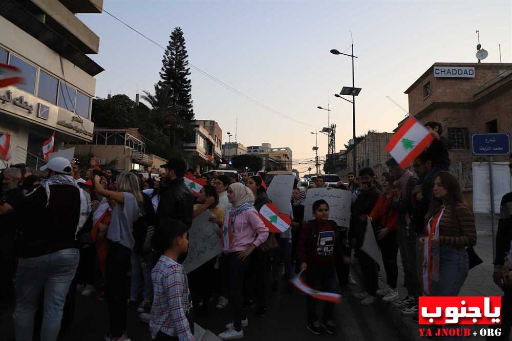 مسيرة نسائية في صور إلى مقر المحكمة الجعفرية وفرع مصرف لبنان