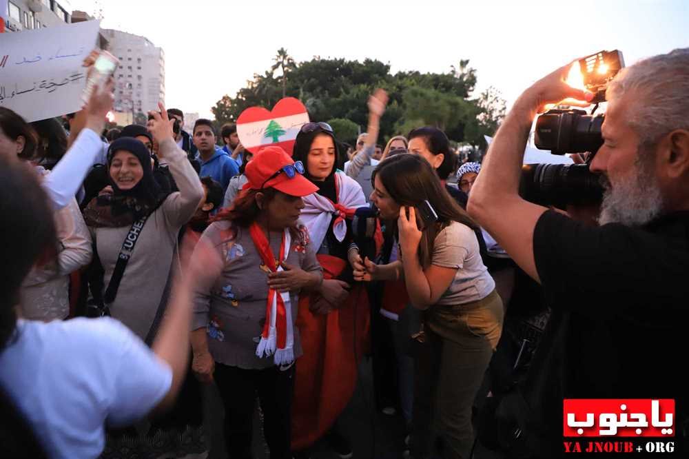 مسيرة نسائية في صور إلى مقر المحكمة الجعفرية وفرع مصرف لبنان