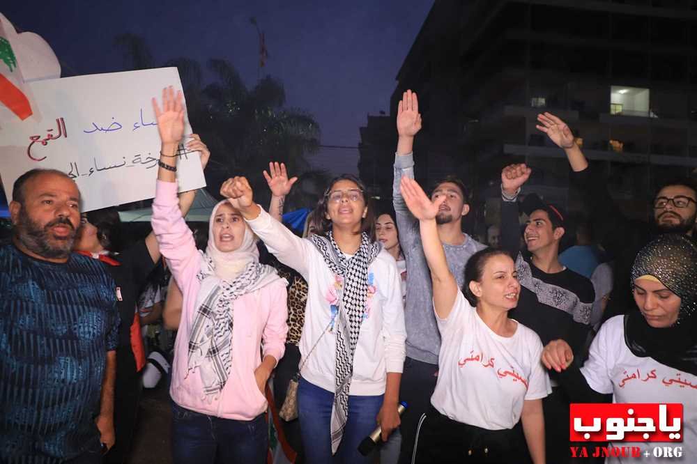 وقفة اعتراضية  في ساحة العلم في صور رفضا للتدخل الاجنبي الخارجي