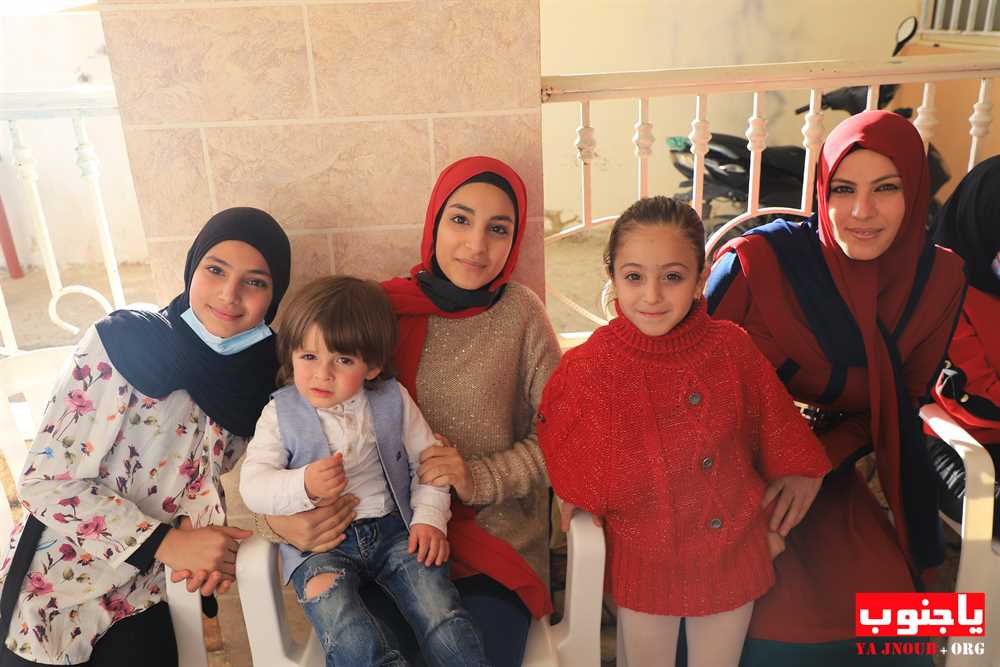 خطوبة الشاب خليل دهيني المقيم في زامبيا ابن بلدة طورا على الآنسة سجى رشيد من بلدة كفرا و قد تمت الخطوبة في بلدة طيردبا 