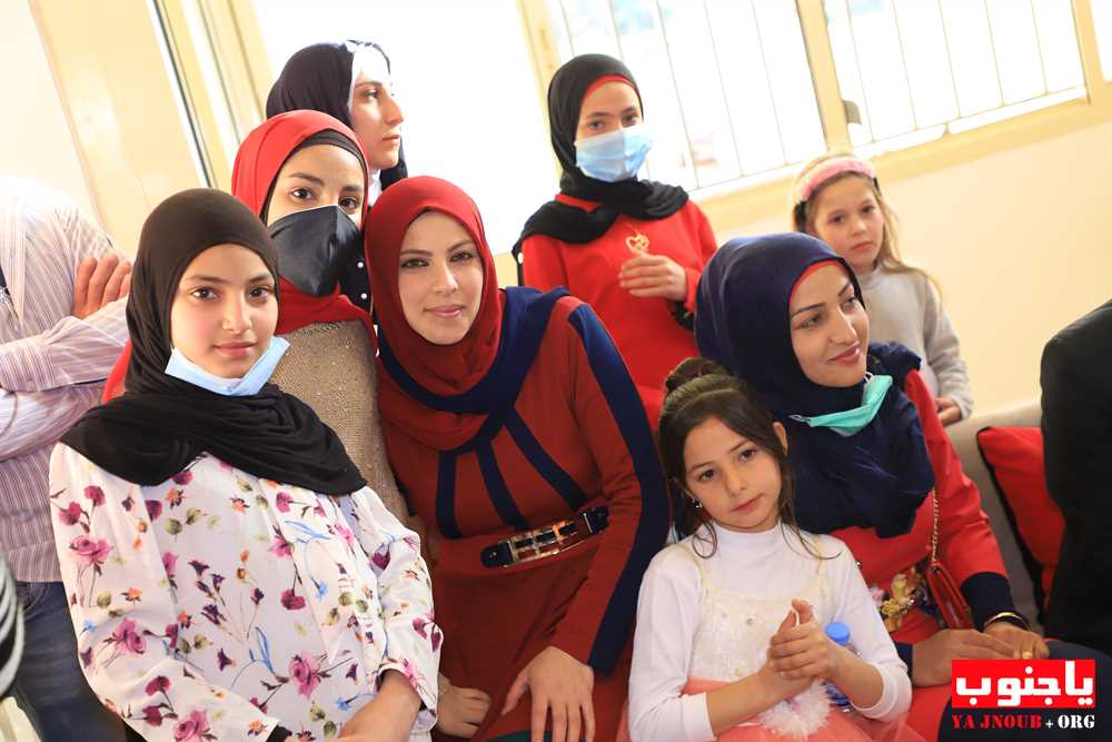 خطوبة الشاب خليل دهيني المقيم في زامبيا ابن بلدة طورا على الآنسة سجى رشيد من بلدة كفرا و قد تمت الخطوبة في بلدة طيردبا 