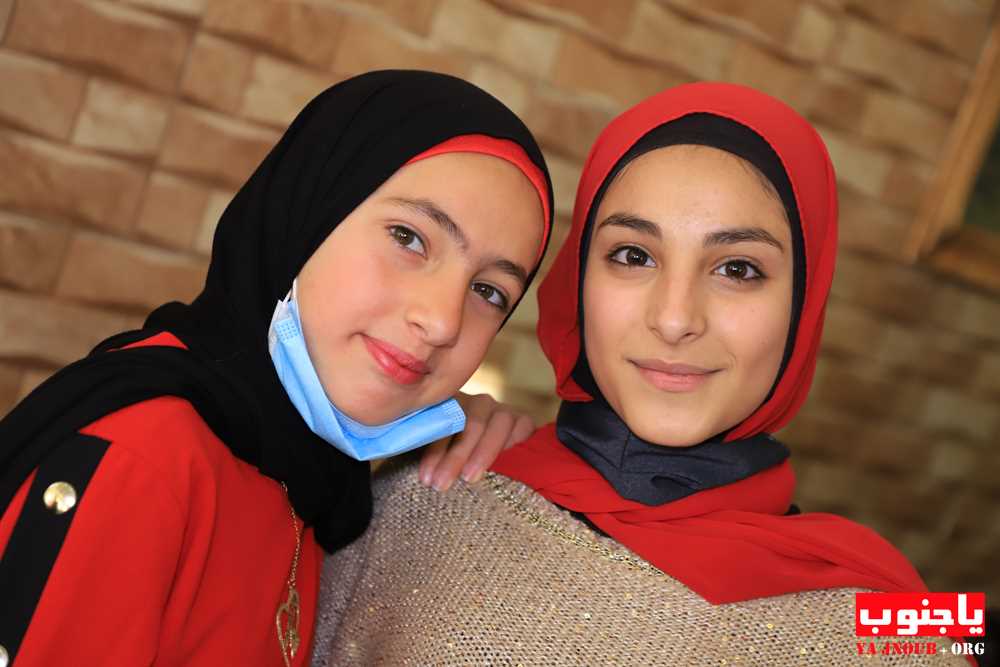 خطوبة الشاب خليل دهيني المقيم في زامبيا ابن بلدة طورا على الآنسة سجى رشيد من بلدة كفرا و قد تمت الخطوبة في بلدة طيردبا 