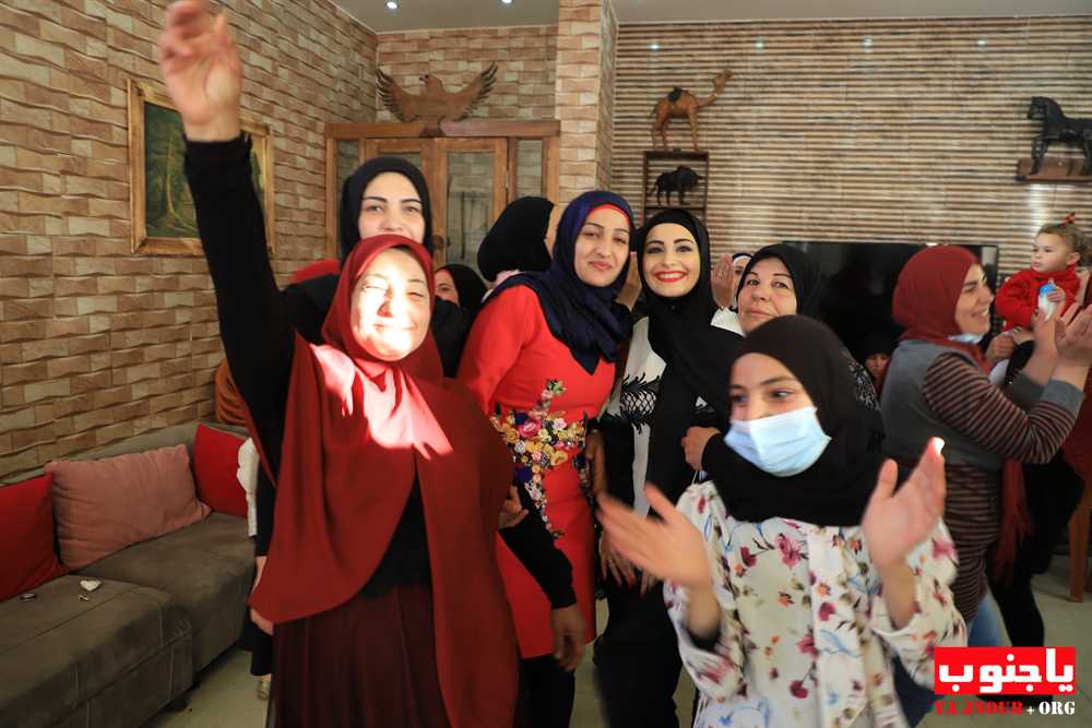 خطوبة الشاب خليل دهيني المقيم في زامبيا ابن بلدة طورا على الآنسة سجى رشيد من بلدة كفرا و قد تمت الخطوبة في بلدة طيردبا 