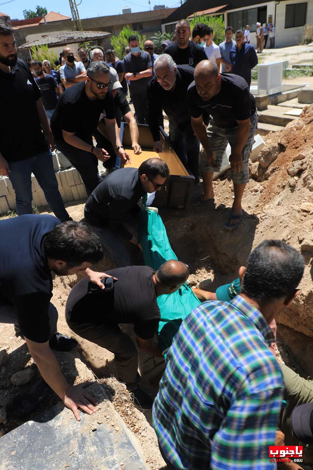 بلدة طيردبا الجنوبية شيعت الفقيد الغالي المرحوم الدكتور ابراهيم اسماعيل جابر الى مثواه الأخير 
