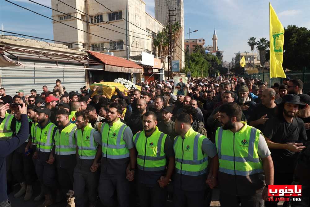  بحضور حاشد مدينة صور شيعت الشهيد المجاهد رضوان علي حمودي الى مثواه الأخير 