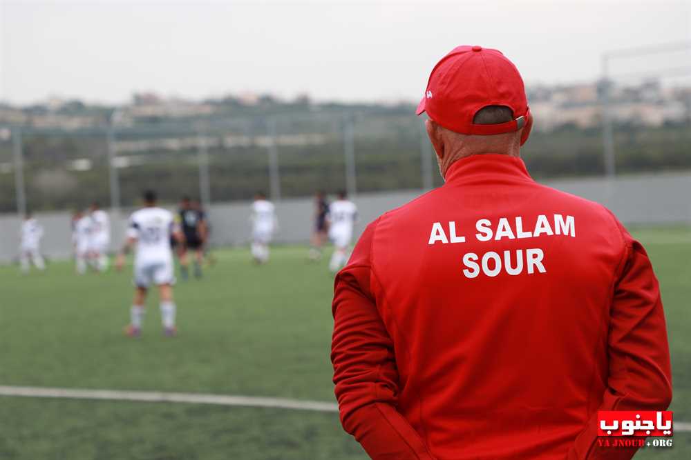 بالصور لقطات من مباراة السلام صور و النهضة عين بعال التي اقيمت على ملعب عباس ناصر في العباسية و انتهت بالتعادل ٢-٢ 