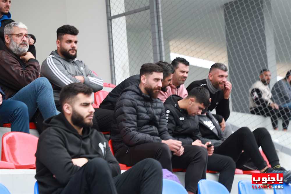 بالصور لقطات من مباراة السلام صور و النهضة عين بعال التي اقيمت على ملعب عباس ناصر في العباسية و انتهت بالتعادل ٢-٢ 