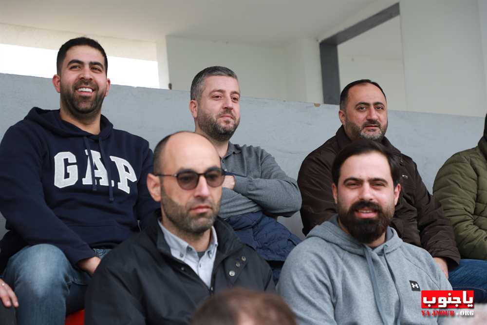 بالصور لقطات من مباراة السلام صور و النهضة عين بعال التي اقيمت على ملعب عباس ناصر في العباسية و انتهت بالتعادل ٢-٢ 