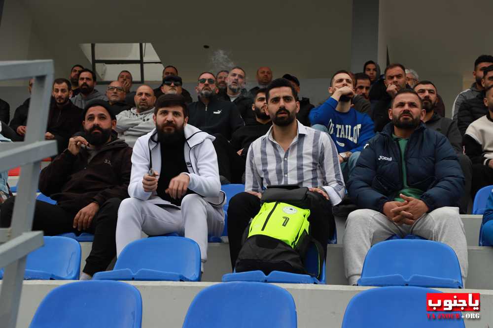 بالصور لقطات من مباراة السلام صور و النهضة عين بعال التي اقيمت على ملعب عباس ناصر في العباسية و انتهت بالتعادل ٢-٢ 