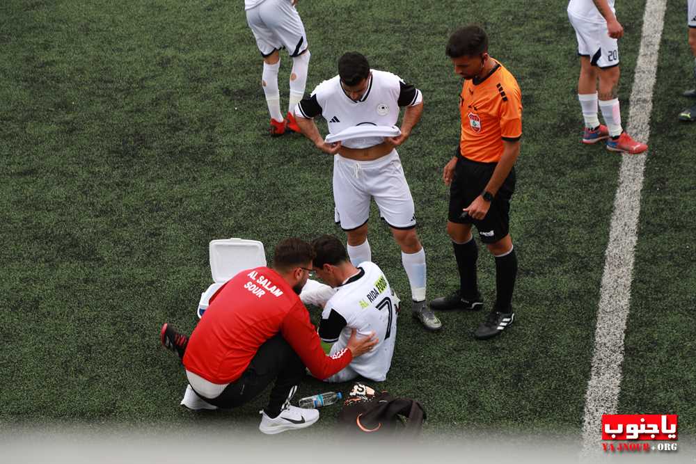 بالصور لقطات من مباراة السلام صور و النهضة عين بعال التي اقيمت على ملعب عباس ناصر في العباسية و انتهت بالتعادل ٢-٢ 