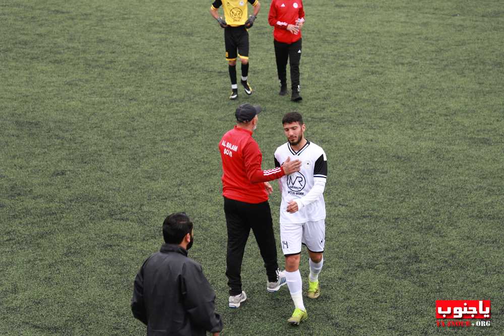 بالصور لقطات من مباراة السلام صور و النهضة عين بعال التي اقيمت على ملعب عباس ناصر في العباسية و انتهت بالتعادل ٢-٢ 