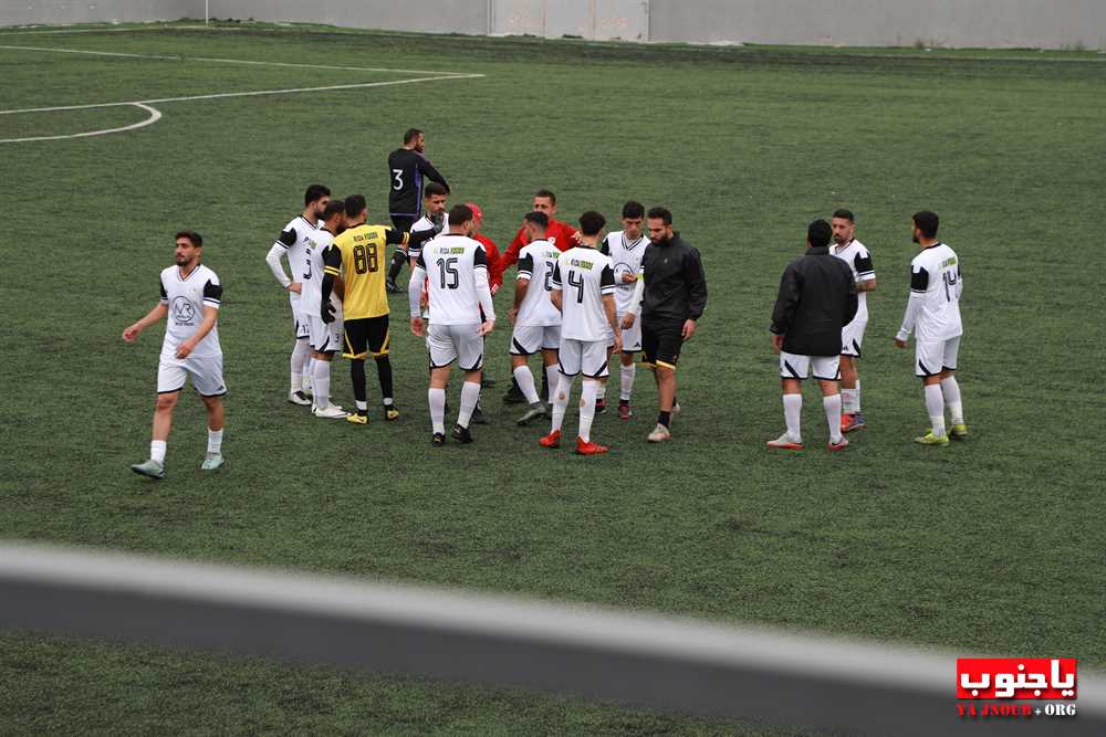 بالصور لقطات من مباراة السلام صور و النهضة عين بعال التي اقيمت على ملعب عباس ناصر في العباسية و انتهت بالتعادل ٢-٢ 