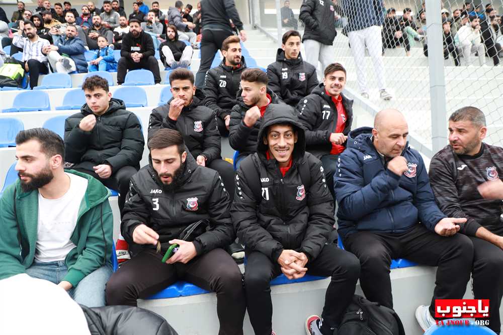 بالصور لقطات من مباراة السلام صور و النهضة عين بعال التي اقيمت على ملعب عباس ناصر في العباسية و انتهت بالتعادل ٢-٢ 