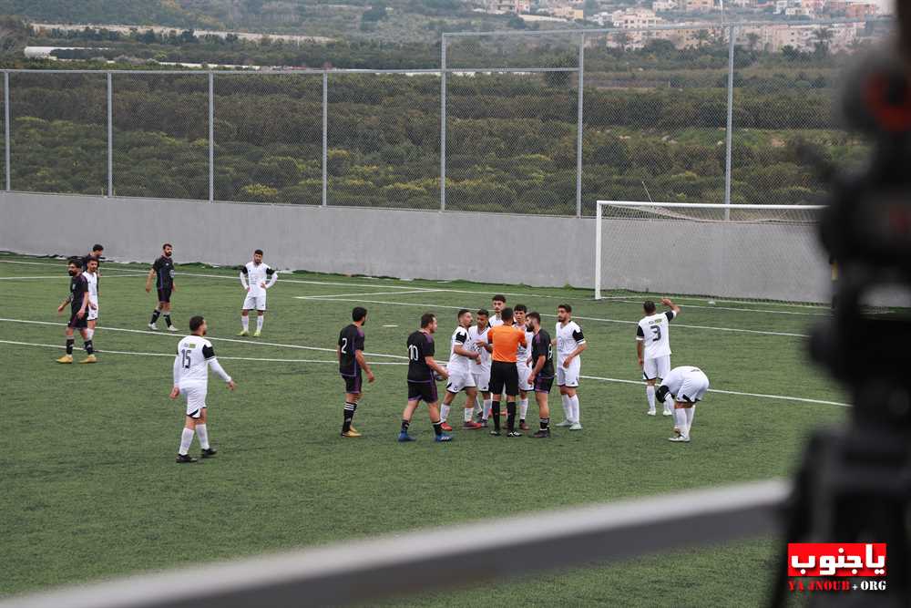 بالصور لقطات من مباراة السلام صور و النهضة عين بعال التي اقيمت على ملعب عباس ناصر في العباسية و انتهت بالتعادل ٢-٢ 