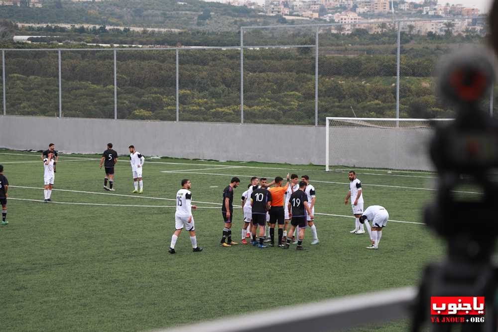 بالصور لقطات من مباراة السلام صور و النهضة عين بعال التي اقيمت على ملعب عباس ناصر في العباسية و انتهت بالتعادل ٢-٢ 
