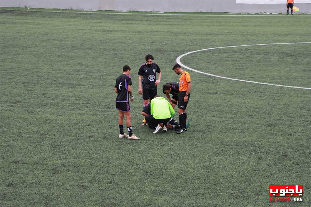 بالصور لقطات من مباراة السلام صور و النهضة عين بعال التي اقيمت على ملعب عباس ناصر في العباسية و انتهت بالتعادل ٢-٢ 