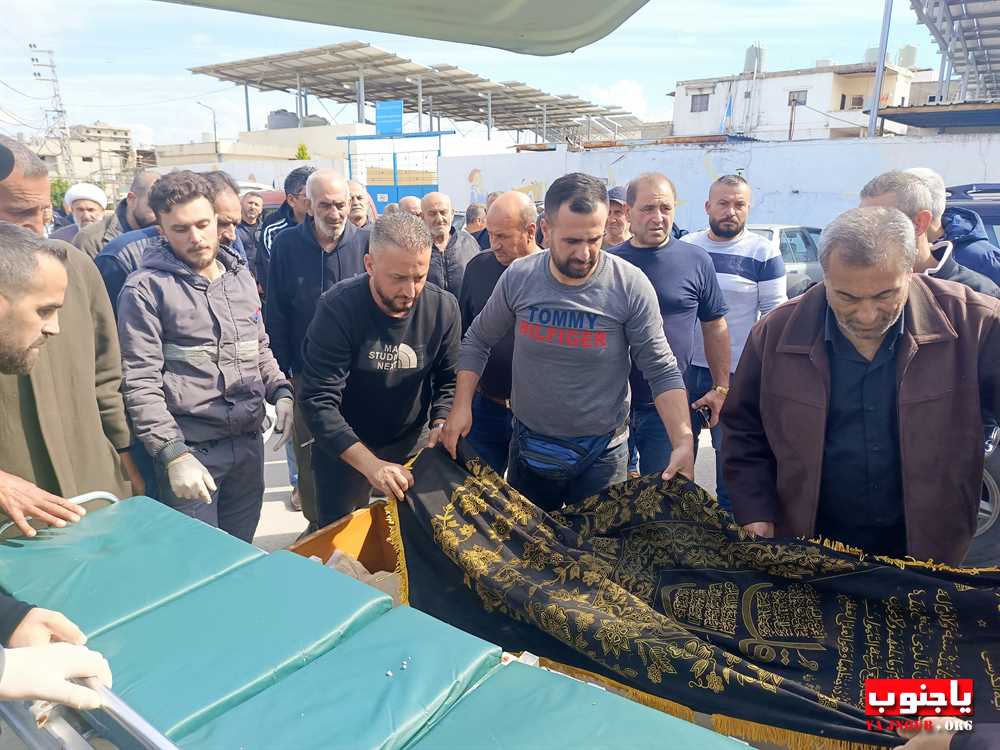 بلدة طربيخا شيعت الفقيدة الغالية الحاجة سكنة عبد الحسن فقية (إم سليمان الغول) الى مثواها الأخير في جبانة بلدة المعشوق _صور تصوير : وسام حسن