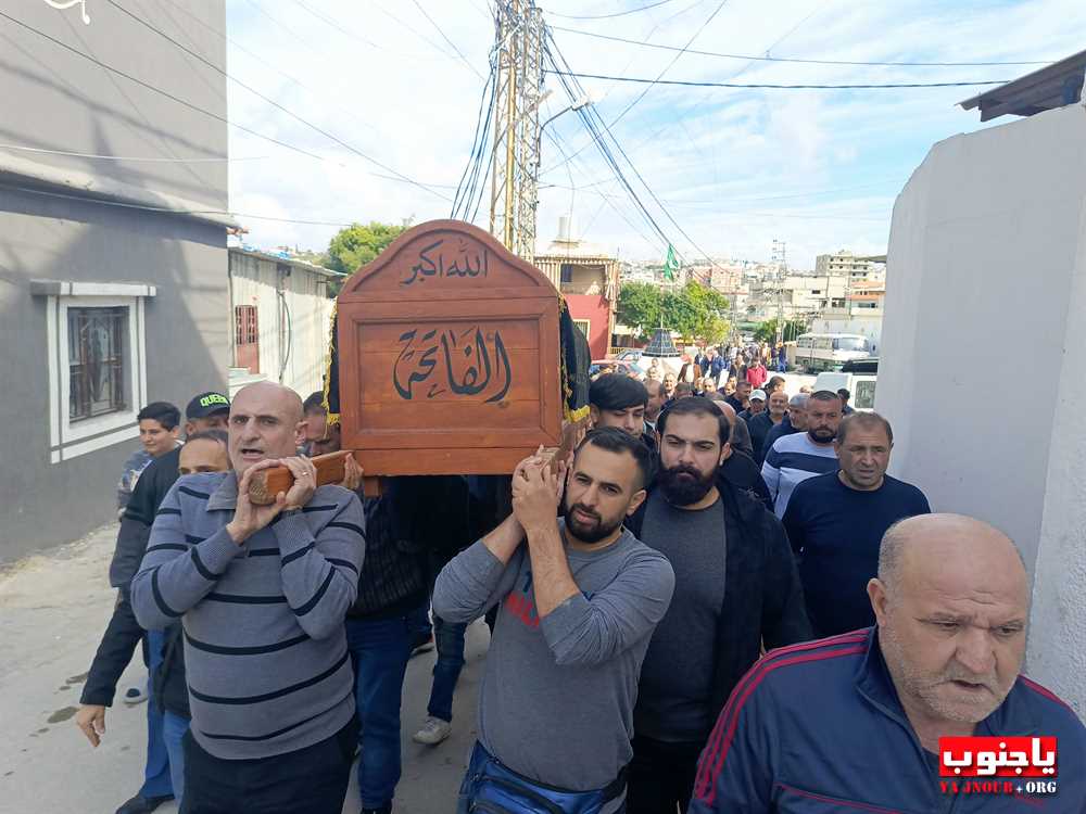 بلدة طربيخا شيعت الفقيدة الغالية الحاجة سكنة عبد الحسن فقية (إم سليمان الغول) الى مثواها الأخير في جبانة بلدة المعشوق _صور تصوير : وسام حسن
