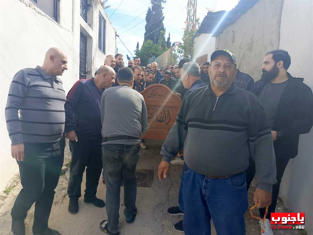 بلدة طربيخا شيعت الفقيدة الغالية الحاجة سكنة عبد الحسن فقية (إم سليمان الغول) الى مثواها الأخير في جبانة بلدة المعشوق _صور تصوير : وسام حسن