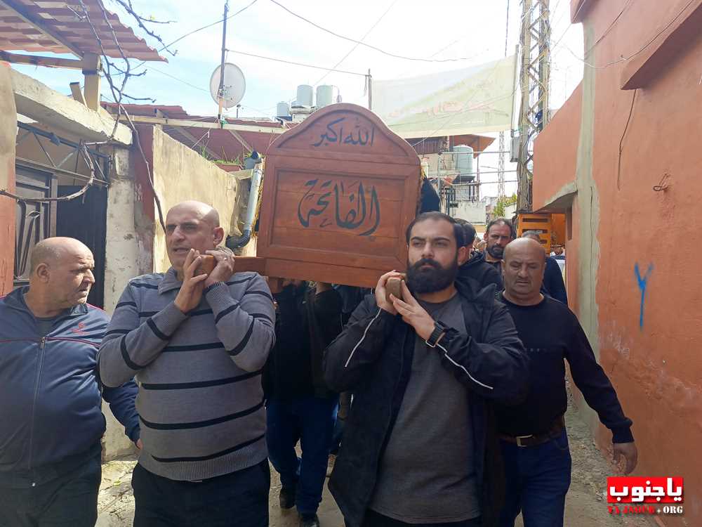 بلدة طربيخا شيعت الفقيدة الغالية الحاجة سكنة عبد الحسن فقية (إم سليمان الغول) الى مثواها الأخير في جبانة بلدة المعشوق _صور تصوير : وسام حسن