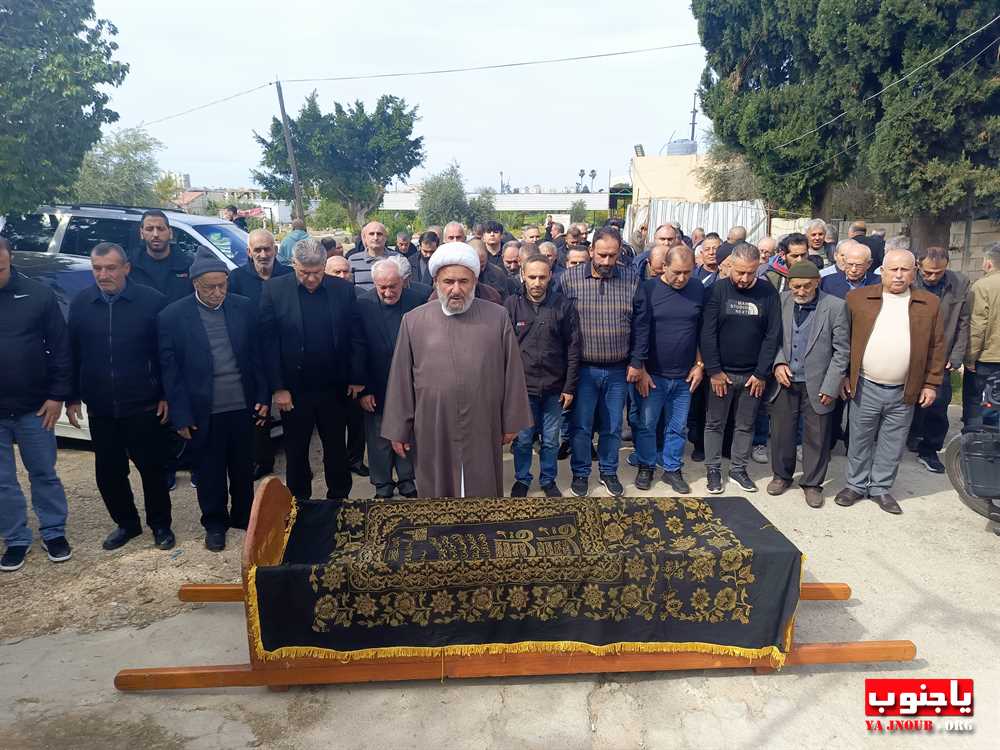 بلدة طربيخا شيعت الفقيدة الغالية الحاجة سكنة عبد الحسن فقية (إم سليمان الغول) الى مثواها الأخير في جبانة بلدة المعشوق _صور تصوير : وسام حسن