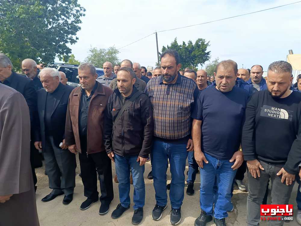 بلدة طربيخا شيعت الفقيدة الغالية الحاجة سكنة عبد الحسن فقية (إم سليمان الغول) الى مثواها الأخير في جبانة بلدة المعشوق _صور تصوير : وسام حسن