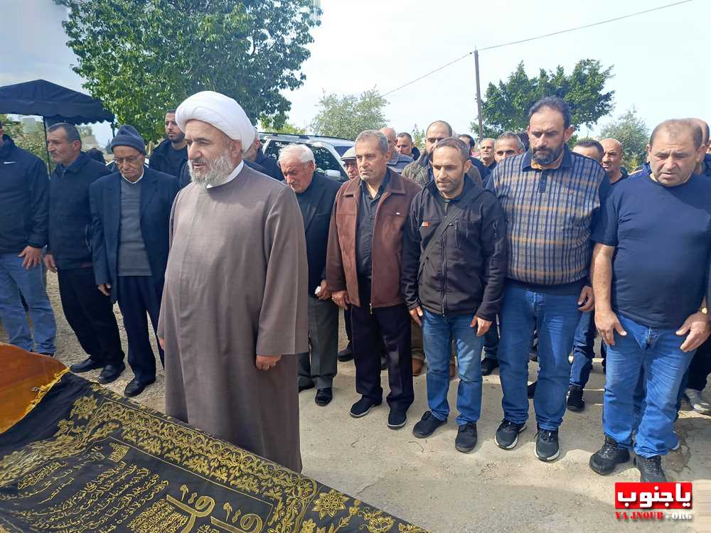 بلدة طربيخا شيعت الفقيدة الغالية الحاجة سكنة عبد الحسن فقية (إم سليمان الغول) الى مثواها الأخير في جبانة بلدة المعشوق _صور تصوير : وسام حسن