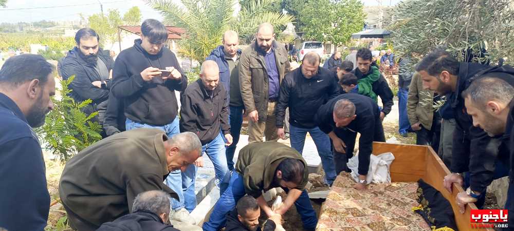 بلدة طربيخا شيعت الفقيدة الغالية الحاجة سكنة عبد الحسن فقية (إم سليمان الغول) الى مثواها الأخير في جبانة بلدة المعشوق _صور تصوير : وسام حسن