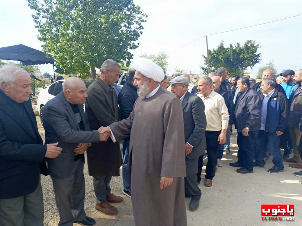 بلدة طربيخا شيعت الفقيدة الغالية الحاجة سكنة عبد الحسن فقية (إم سليمان الغول) الى مثواها الأخير في جبانة بلدة المعشوق _صور تصوير : وسام حسن