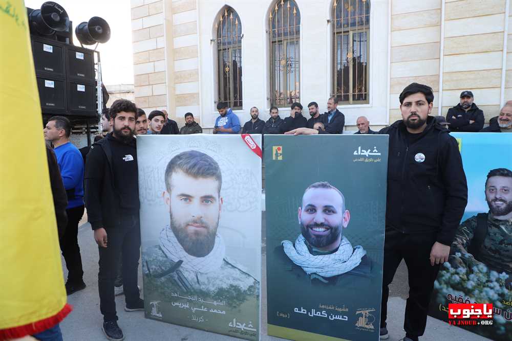 لقطات : بلدة طيردبا شيعت الشهيدين المجاهدين على طريق القدس عدنان يونس يونس و علي محمد زيات  