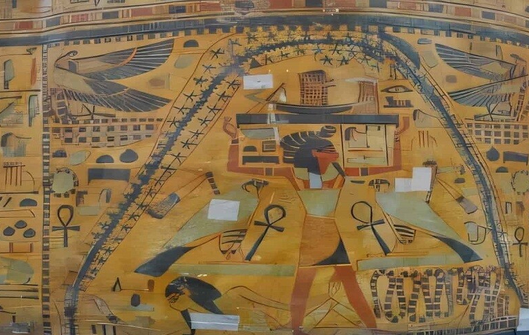 اكتشاف مذهل على تابوت مصري قديم