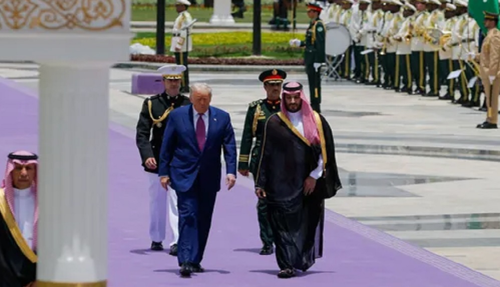  سر السجاد البنفسجي في استقبال الرياض ل ترامب