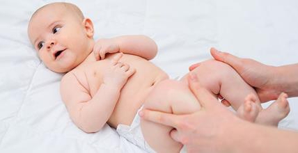  طرق تخفيف الغازات لدى الأطفال الرضع