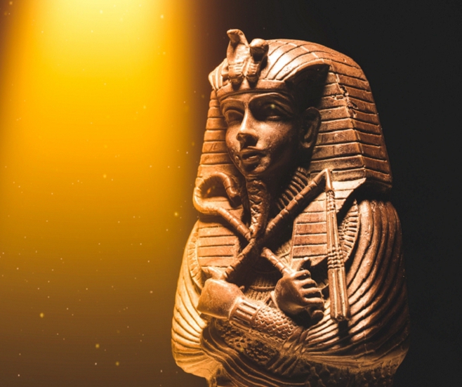 لماذا حُطّمت تماثيل الملكة حتشبسوت في مصر القديمة؟