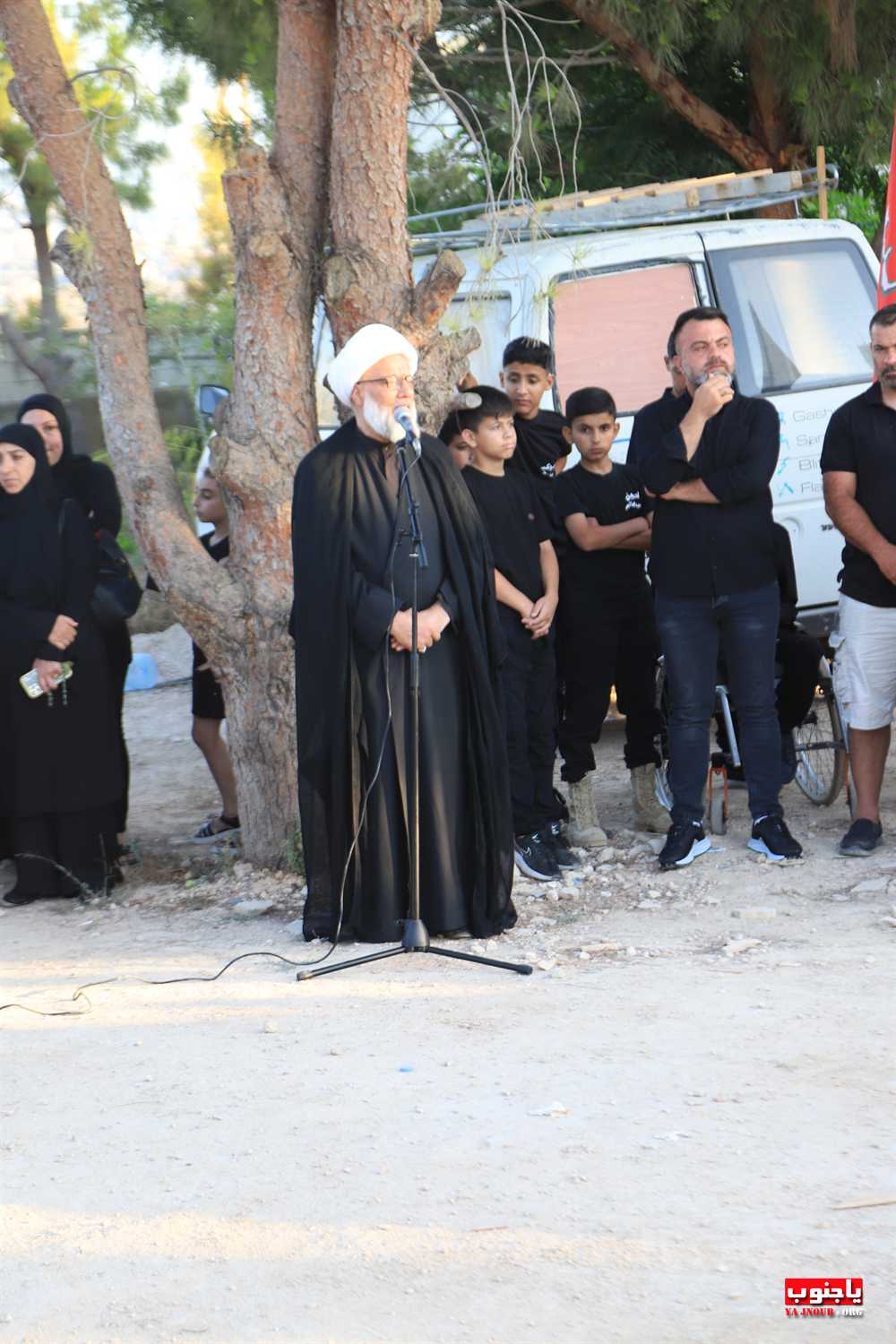 طيردبا مراسم رفع الراية الحسينية في باحة روضة الش@داء 