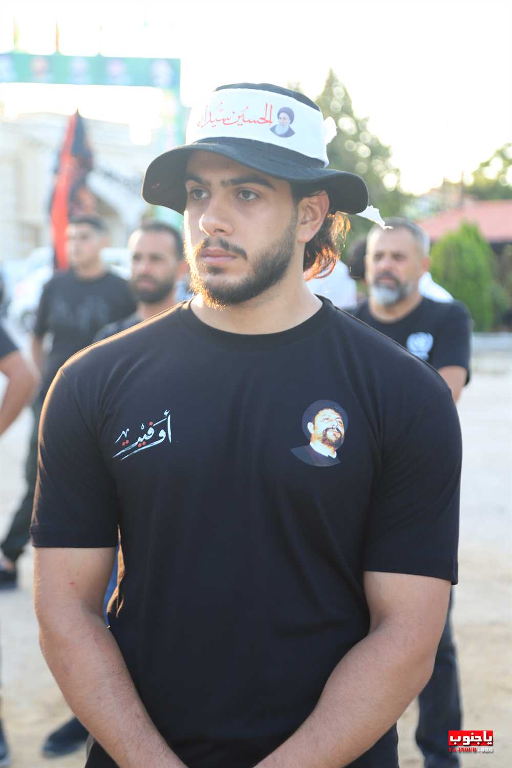 طيردبا مراسم رفع الراية الحسينية في باحة روضة الش@داء 